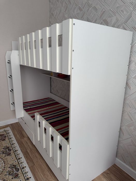 Двухъярусная кровать