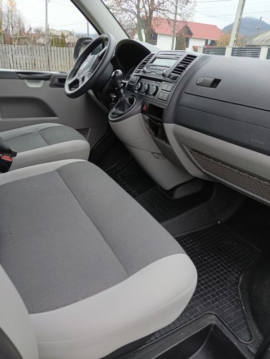Vând autoutilitara Volkswagen Transporter T5,an de fabricație 2015,TDI
