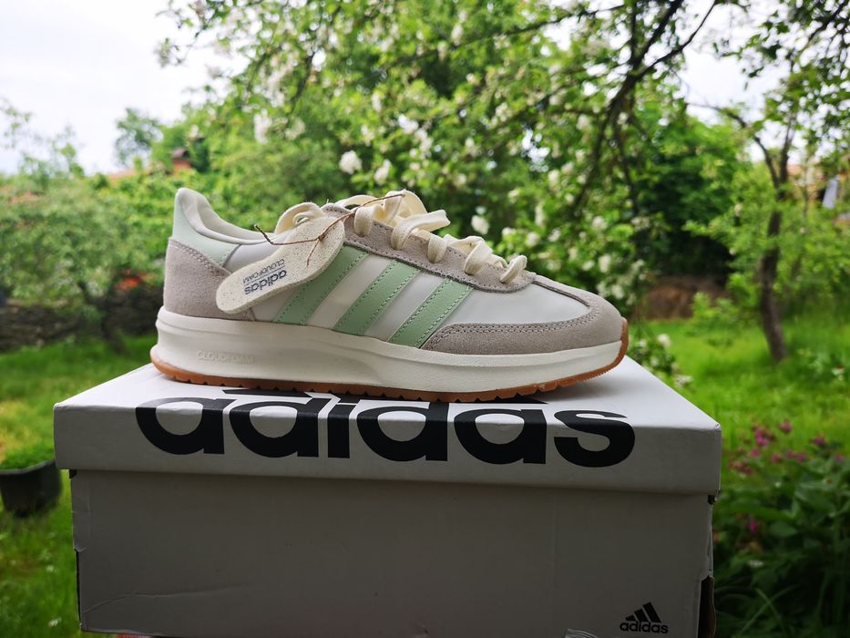 Adidas 39 1/3 нови