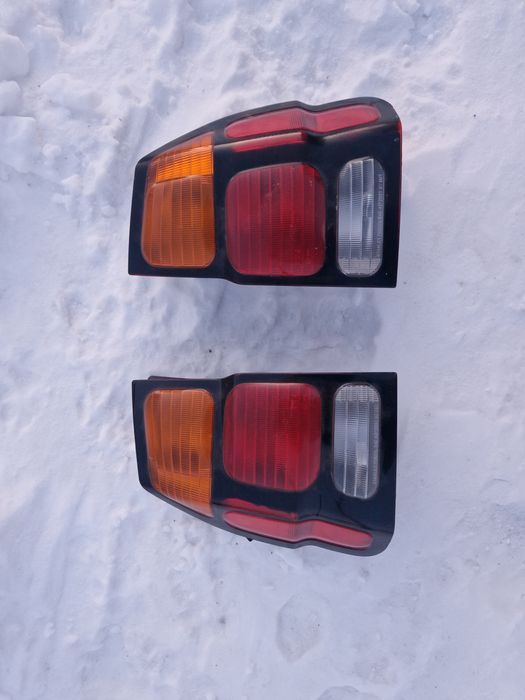 Продам задний бампер, задние фонари, рейлинги