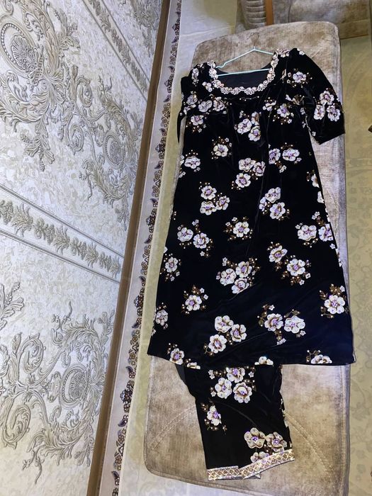 Нацеональное Узбекское Платье Новое с камушками Размер 54)