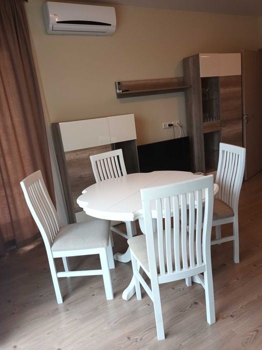 Отдава под наем апартамент