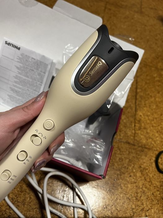 Автоматична маша за къдрене 8000 на Philips с технологията SenseIQ