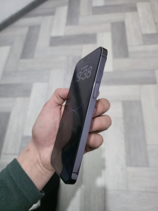 Продам Айфон 14 про макс