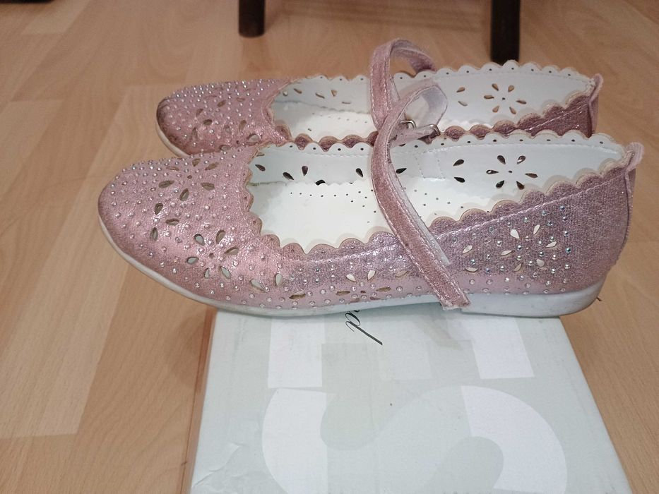 обувки за момиче 37 номер  - тип бални пантофки - използвани