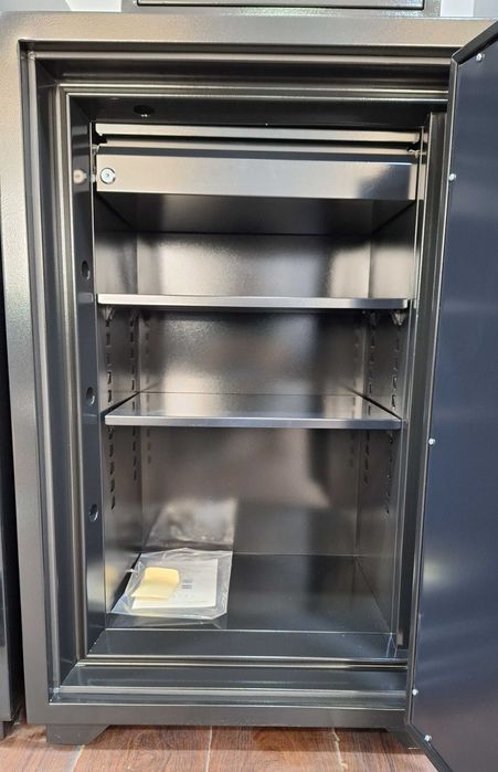 Большой  сейф Diplomat модель 100 ( огнестойкие)