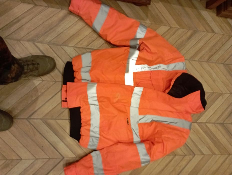 Работни дрехи чисто нови