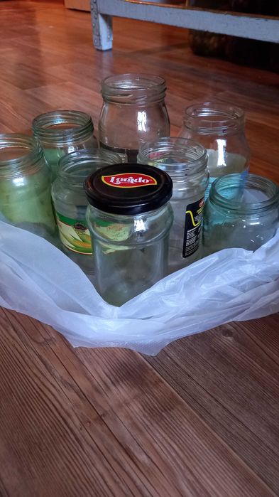 Закручивающиеся маленькие до литра много (банок 40)