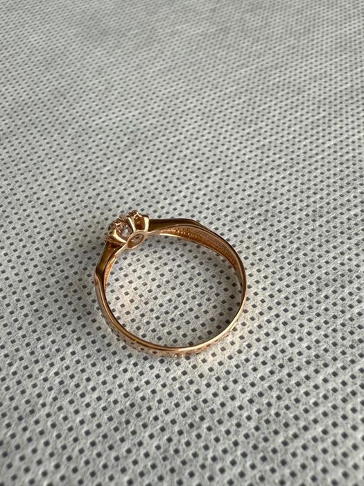 Кольцо золотое женское