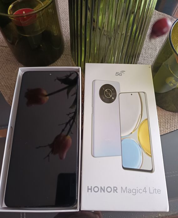 Продавам HONOR Magic4 Lite