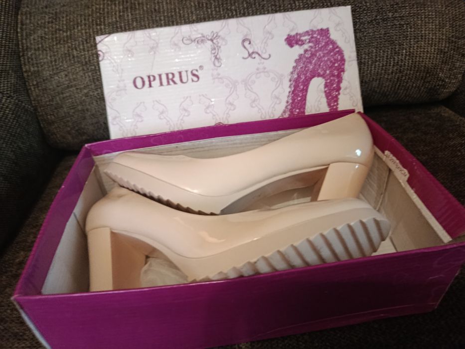 Продам туфли новые