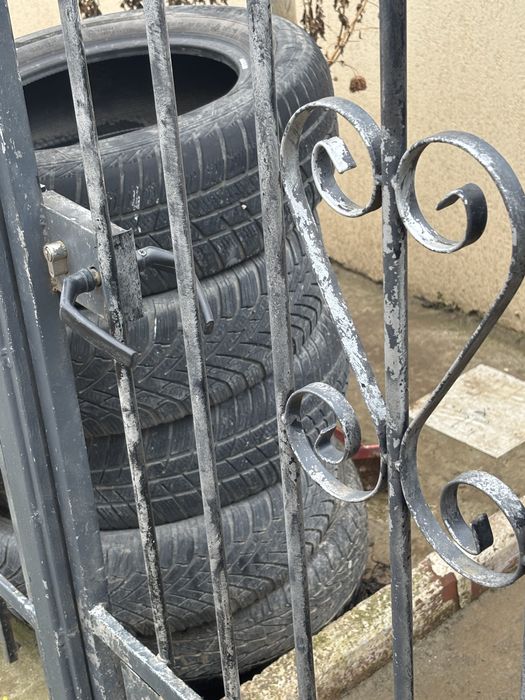 Vand 4 caciucuri m+s