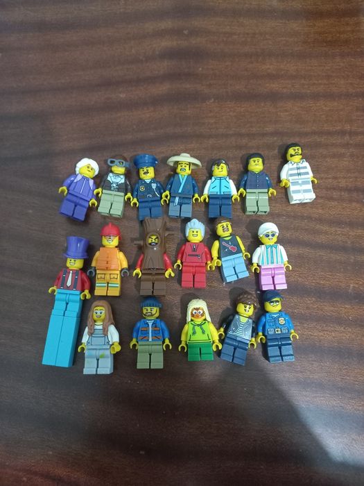 Лего фигурки  из разных серий