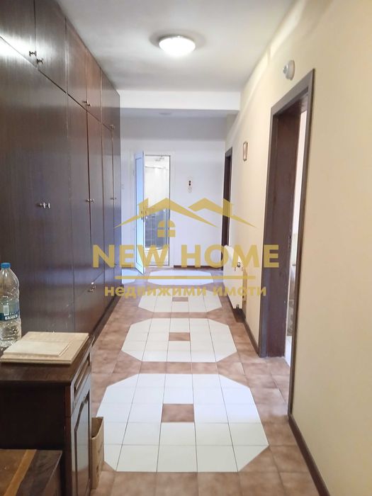 Светъл, слънчев, топъл апартамент под наем.