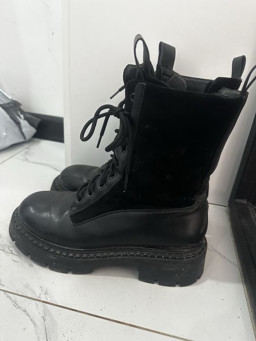 Отдам бесплатно женскую обвуь!