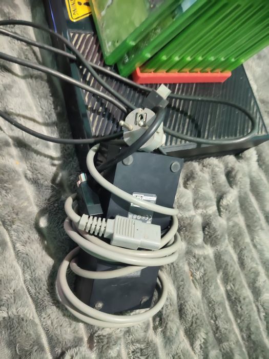 Vând Xbox one cu o maneta și toate firele necesare