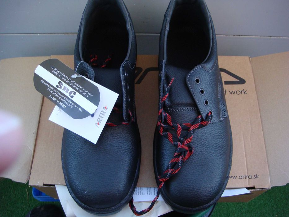 Нови работни обувки Artra 46 номер.