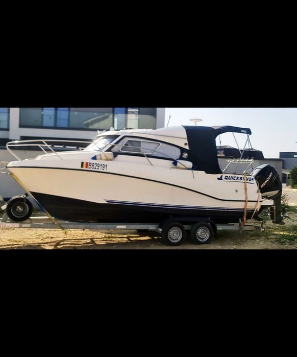 Ansamblu Quicksilver 640 Weekend cu motor Verado 225 cp si peridoc