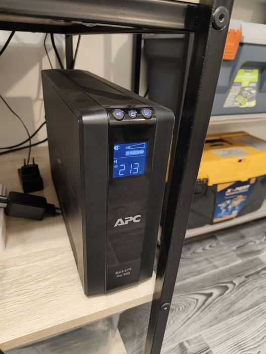 ИБП APC Back-UPS Pro 900