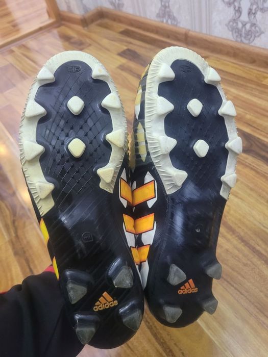 футбольные кроссовки Adidas продаются