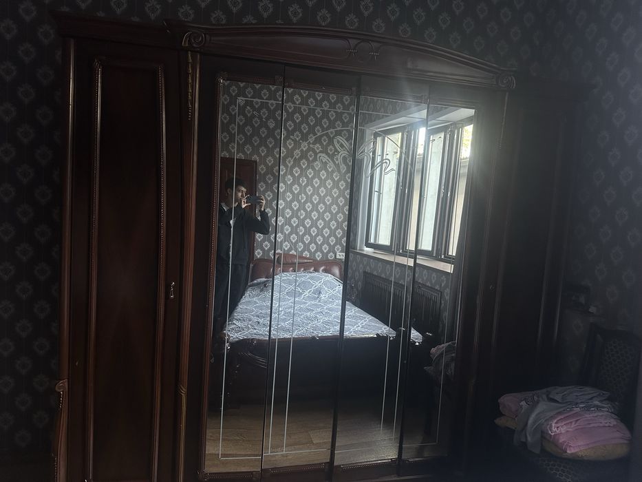 В продаже мебель