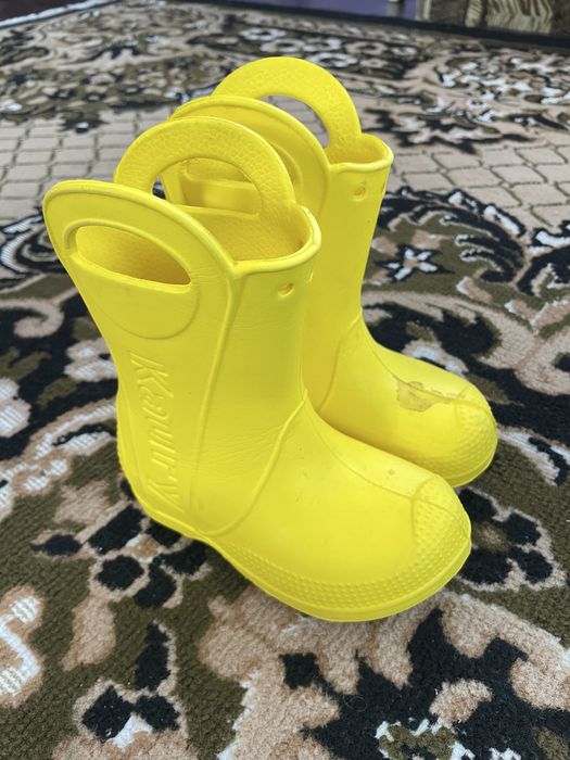 Продам детскую обувь