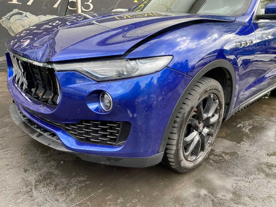 Dezmembrez Maserati Levante 3.0 benzina/far levante/capota/far/stop/