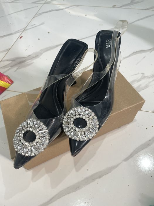 Продам босоножки замшевые