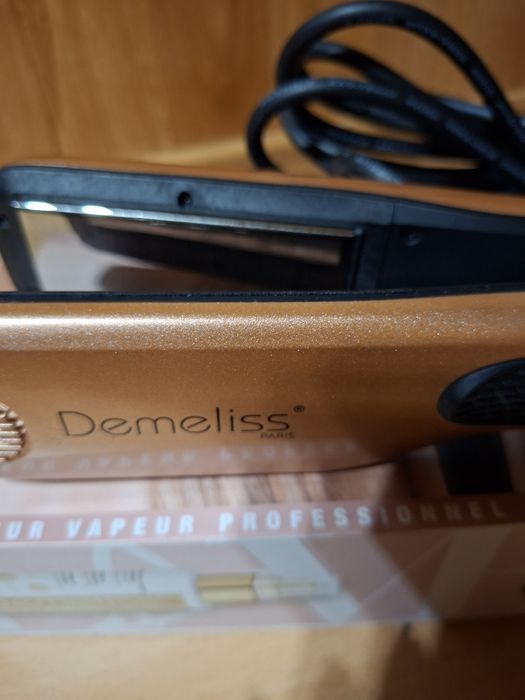 Преса за коса с пара на Demeliss