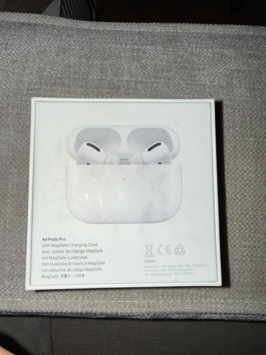 Продам airpods pro 1 оригинал