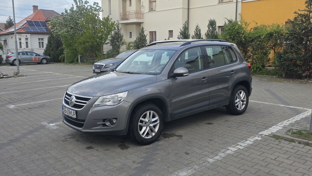 VOLKSWAGEN Tiguan