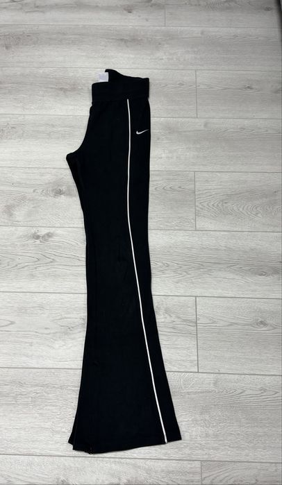 Клин с разкроен крачол на Hugo и Nike