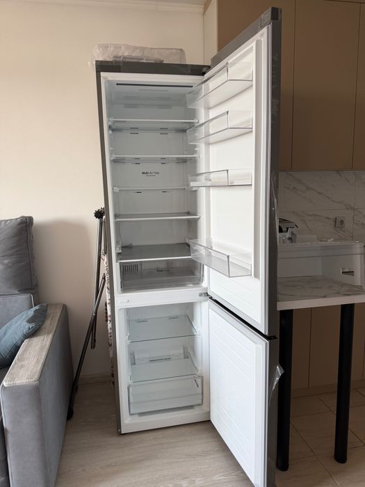 Продам почти новый холодильник