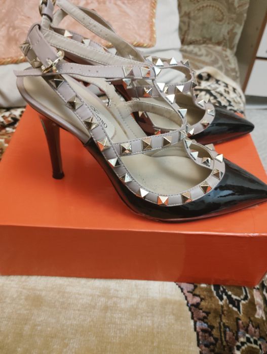 Продается босоножки  оригинал valentino