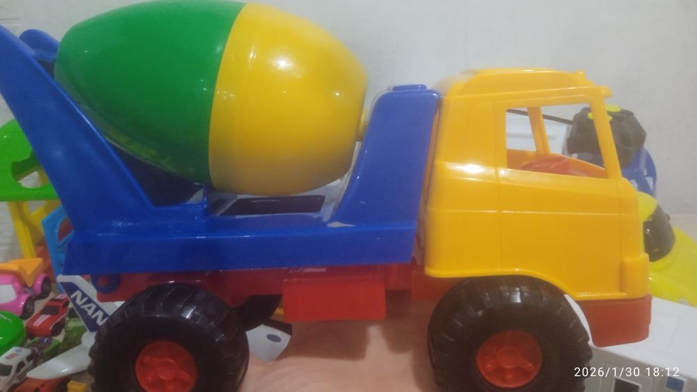 Продам пакет машинок (30шт)