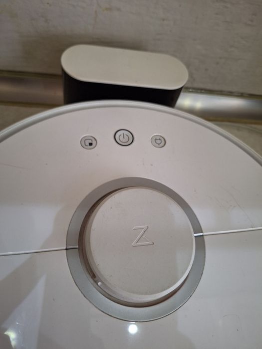 Срочно продам Робот-пылесос Roborock 5 бу