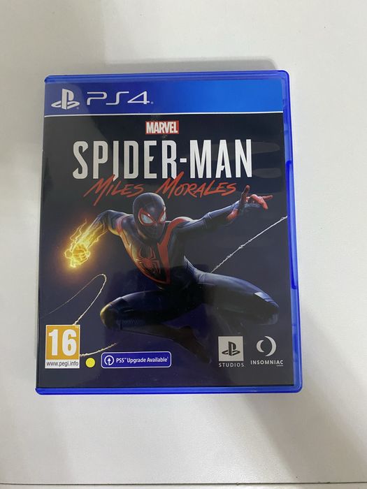 Playstation 4 in Stare Buna cu 4 jocuri