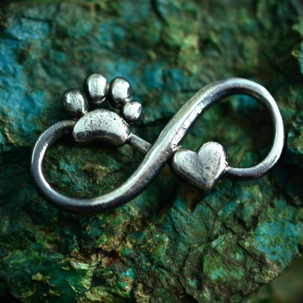 Сребърен медальон 925 „Безкрайност със сърце и лапичка“