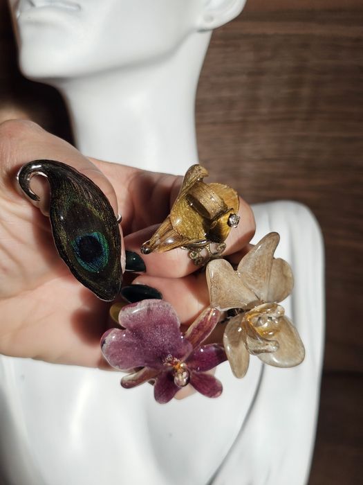 Регулируеми пръстенчета с естествен цвят на орхидея, лилиум и пауново