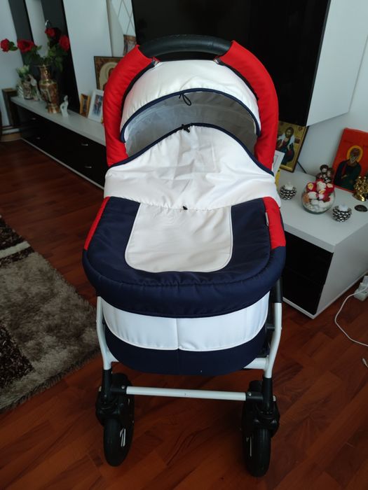 Vând Cărucior 3 în 1