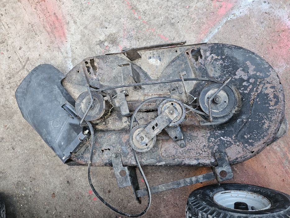 Tractoras de tuns iarba gazob Husqvarna LT 151