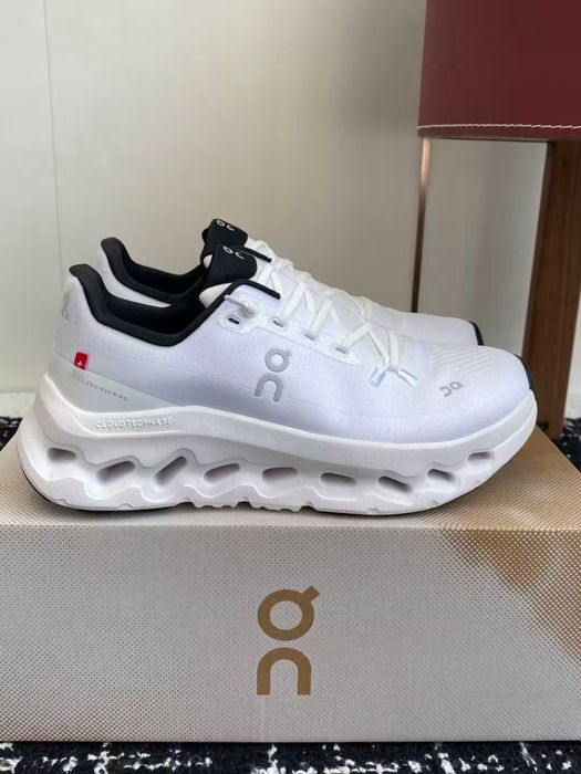 Кроссовки On Cloude новые