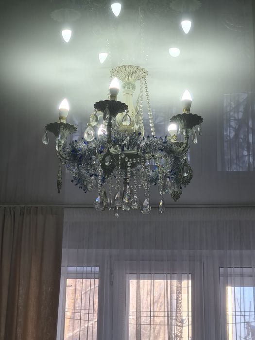 Продам люстры и бра