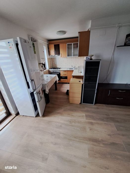 Apartament cu 3 camere semidecomandate, Marasesti
