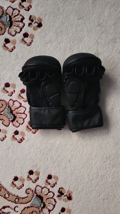 Перчатки для единаборств