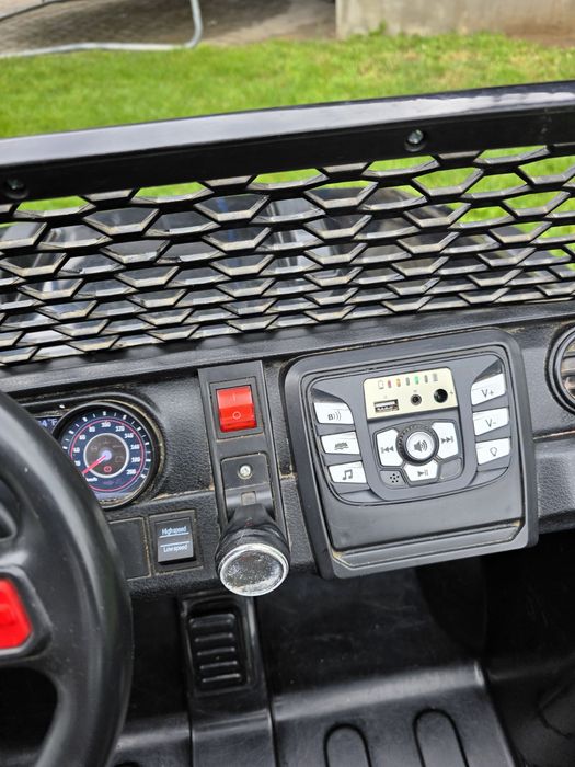 Masina copii 4X4 electrica cu 2 locuri