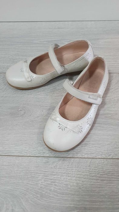 Продам туфли на девочку