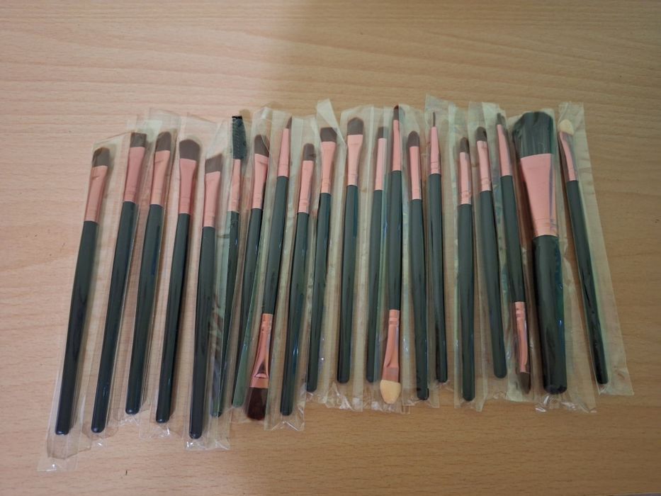 Четки за грим различни видове , комплекти на достъпни цени