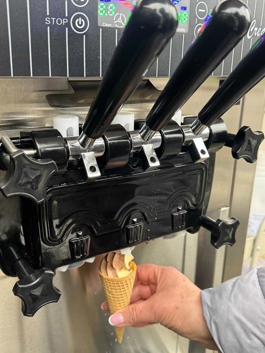 Aparat Masina de Inghetata 250 înghetate pe ora Compresor Panasonic