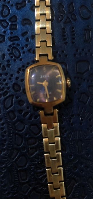 Продам часы позолоченные Zaria